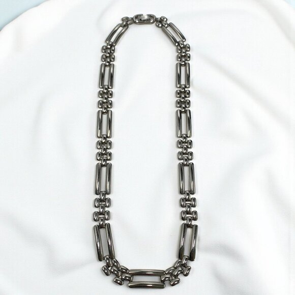 Vintage Monet Silver-Tone Bar-Link Collar Necklace Fold-Over Clasp 17" c.1968 - Picture 6 of 7